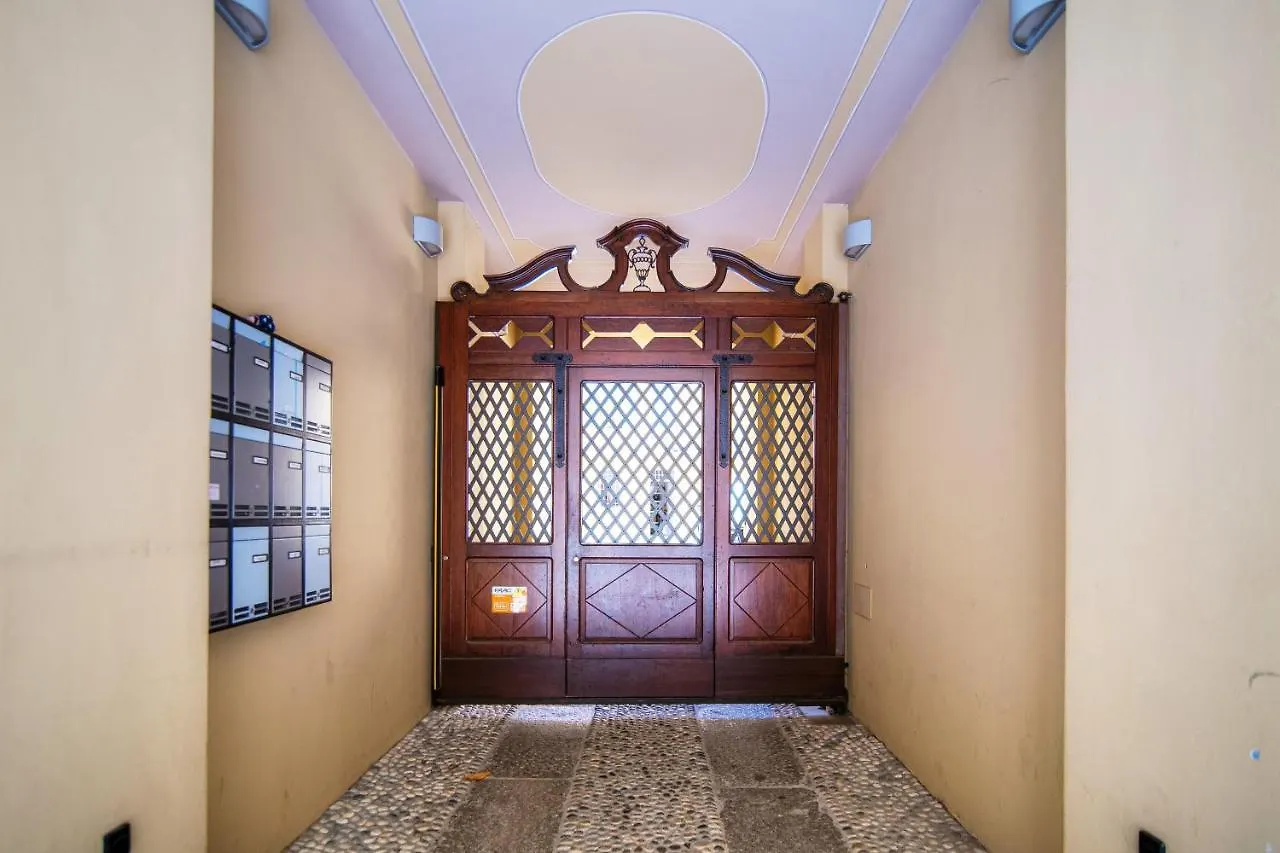 Sky Attic 72 - The House Of Travelers Apartment Como Italy