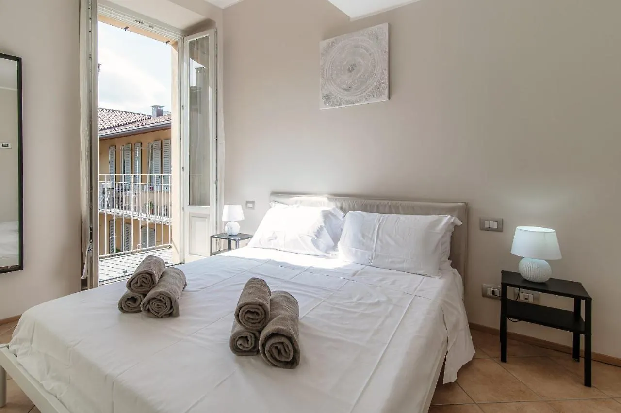 Sky Attic 72 - The House Of Travelers Apartment Como Italy