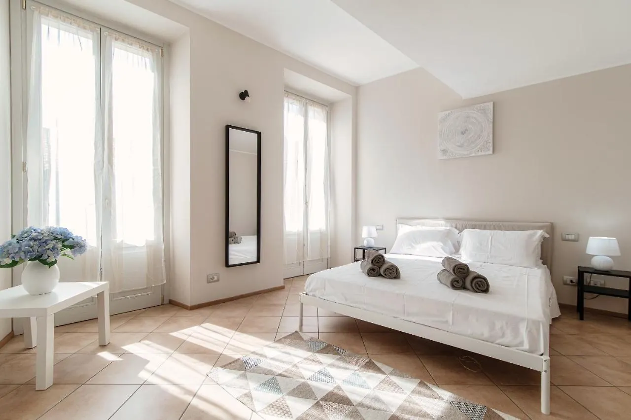 Sky Attic 72 - The House Of Travelers Daire Como 0*,